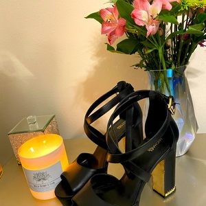 Michael Kors black plataform size 8.